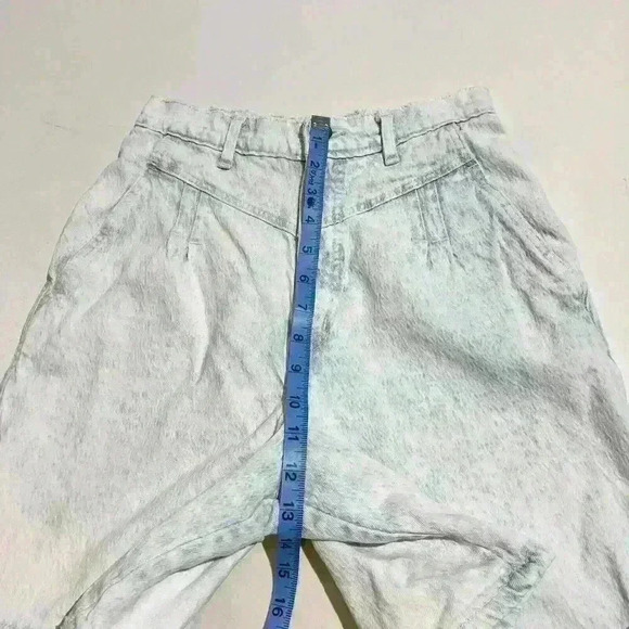 Vintage 80s Jean Shorts Pleated Blue Light Wash 24” Waist Bermuda Sunset Blues - Picture 7 of 11